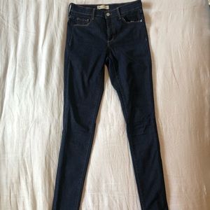 NWOT GAP Dark Wash Skinny Jeans